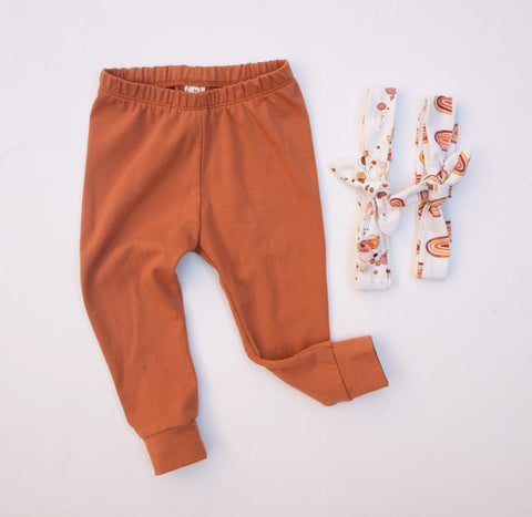 Leggings CARAMEL talla 12 meses + 2 turbantes
