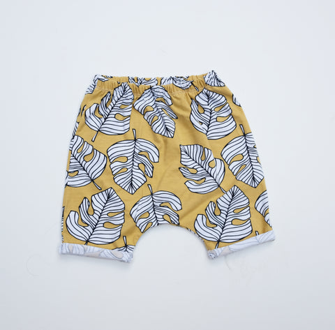 HAREM SHORTS MONSTERA- MOSTAZA 1-2 AÑOS