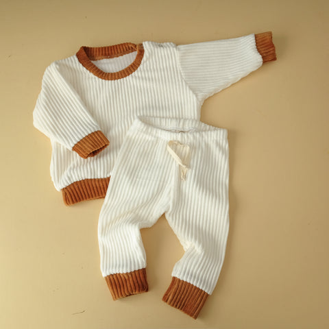 Conjunto velour OFF WHITTE-TOFFEE (talla 6-9 m)