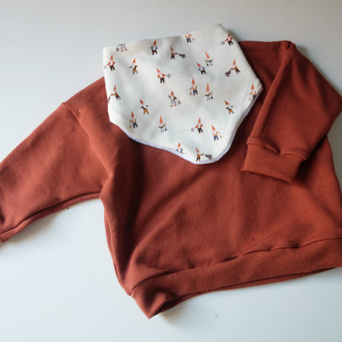 Sudadera RUSTY + BANDANA GNOMOS. (6-9m) y (12-18m).