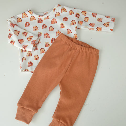 Camiseta RAINBOW + LEGGING CARAMEL CANALÉ (6-9 MESES)